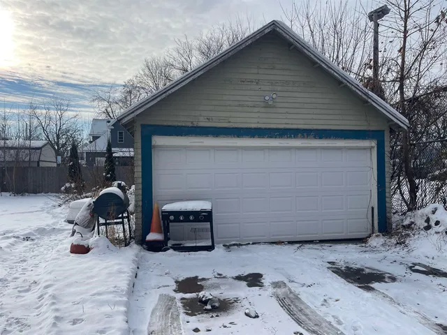 $175,000 | 229 East Irving Avenue, Oshkosh, WI 54901