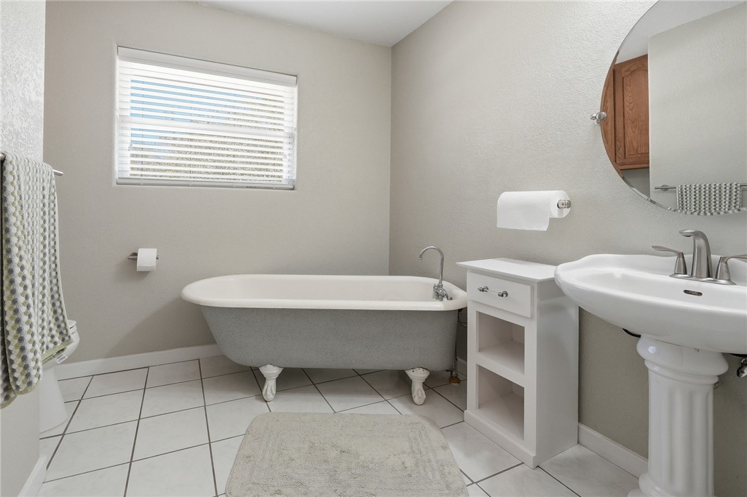 1663 Mooney Lane Ingleside, TX 78362 - Photo 21 of 35 Hall Bath