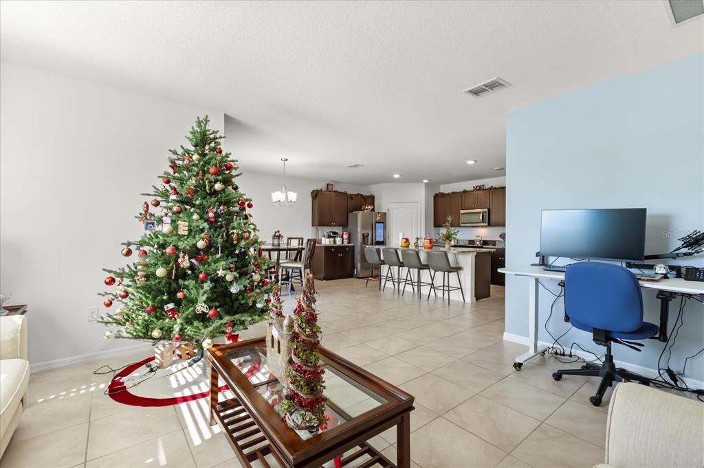 201 Wood Hollow Road DeLand, FL 32724 - Photo 9 of 32 a living room with furniture and flowers