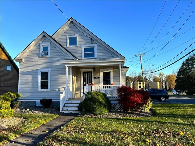 $289,900 | 461 South Main Street, Clay, NY 13212