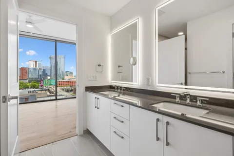 $1,125,000 | 1212 Demonbreun Street, Unit 815, Nashville, TN 37203