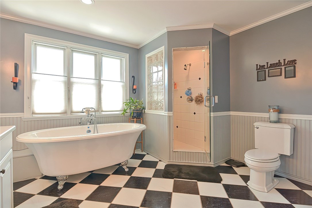245 Purgatory Road Middletown, RI 02842 - Photo 11 of 29 Master bathroom with jacuzzi