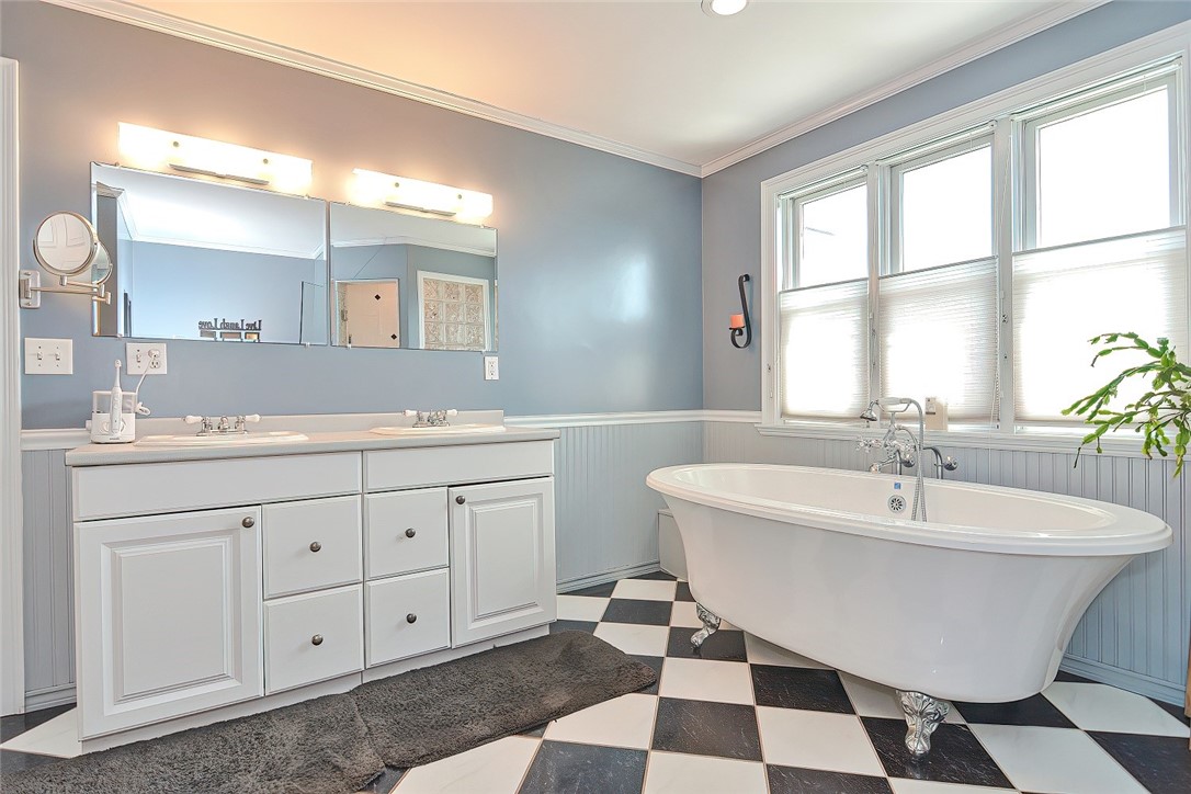 245 Purgatory Road Middletown, RI 02842 - Photo 13 of 29 Master bathroom