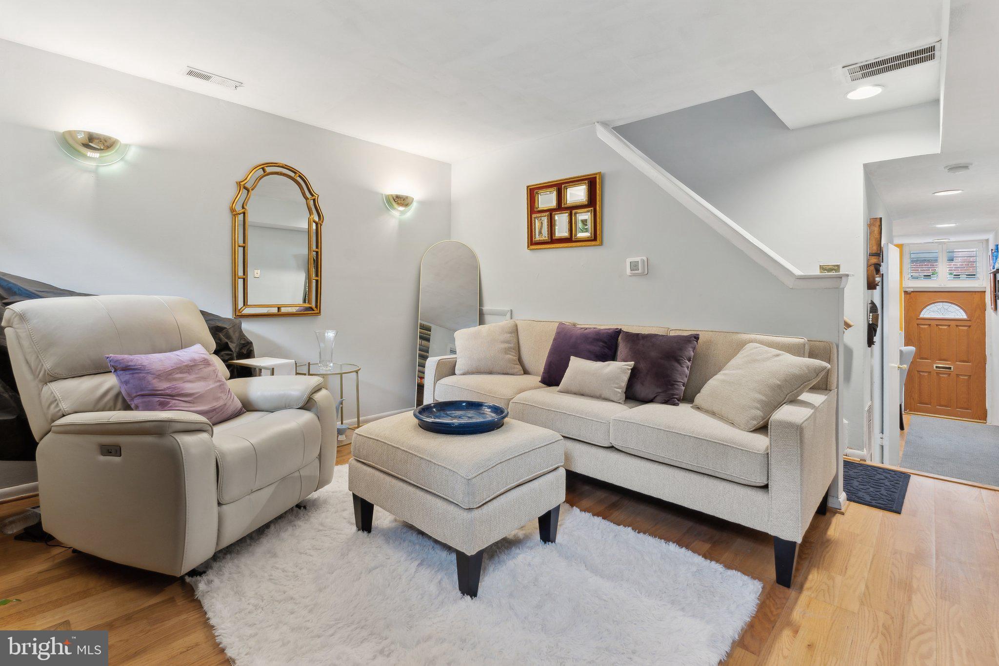 623 Jasper Street Baltimore, MD 21201 - Photo 3 of 32 a living room with furniture and a potted plant