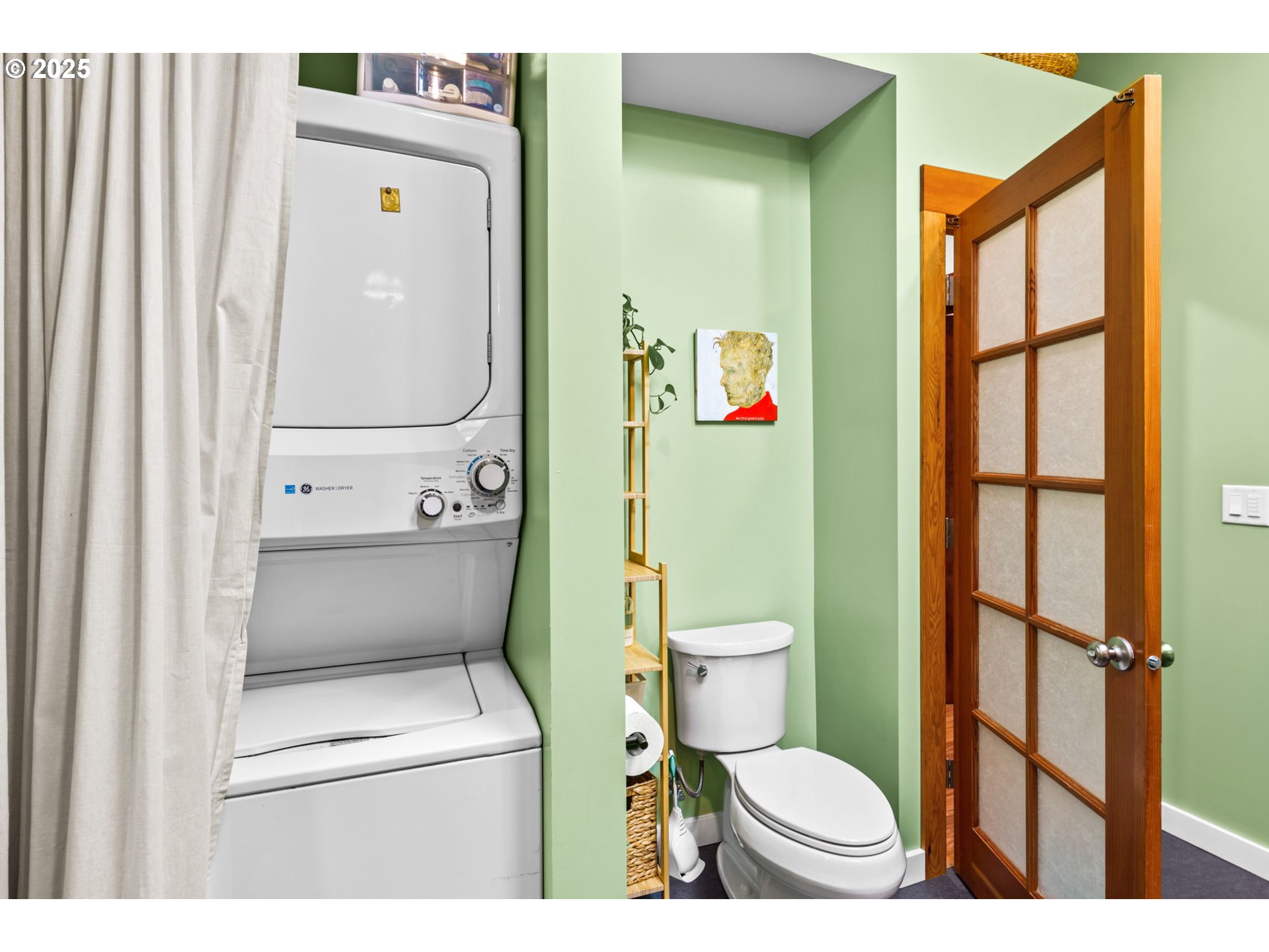 409 North 8th Street Cottage Grove, OR 97424 - Photo 20 of 48 a bathroom with a toilet a sink and a shower