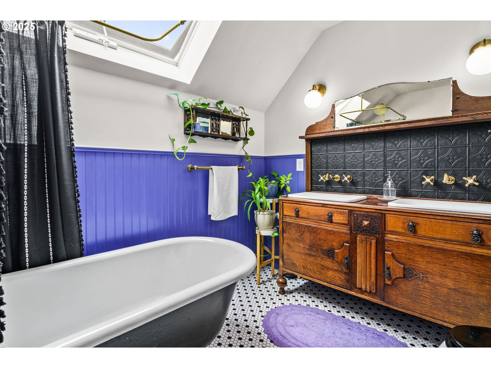 409 North 8th Street Cottage Grove, OR 97424 - Photo 29 of 48 a room with cabinets and wooden floor