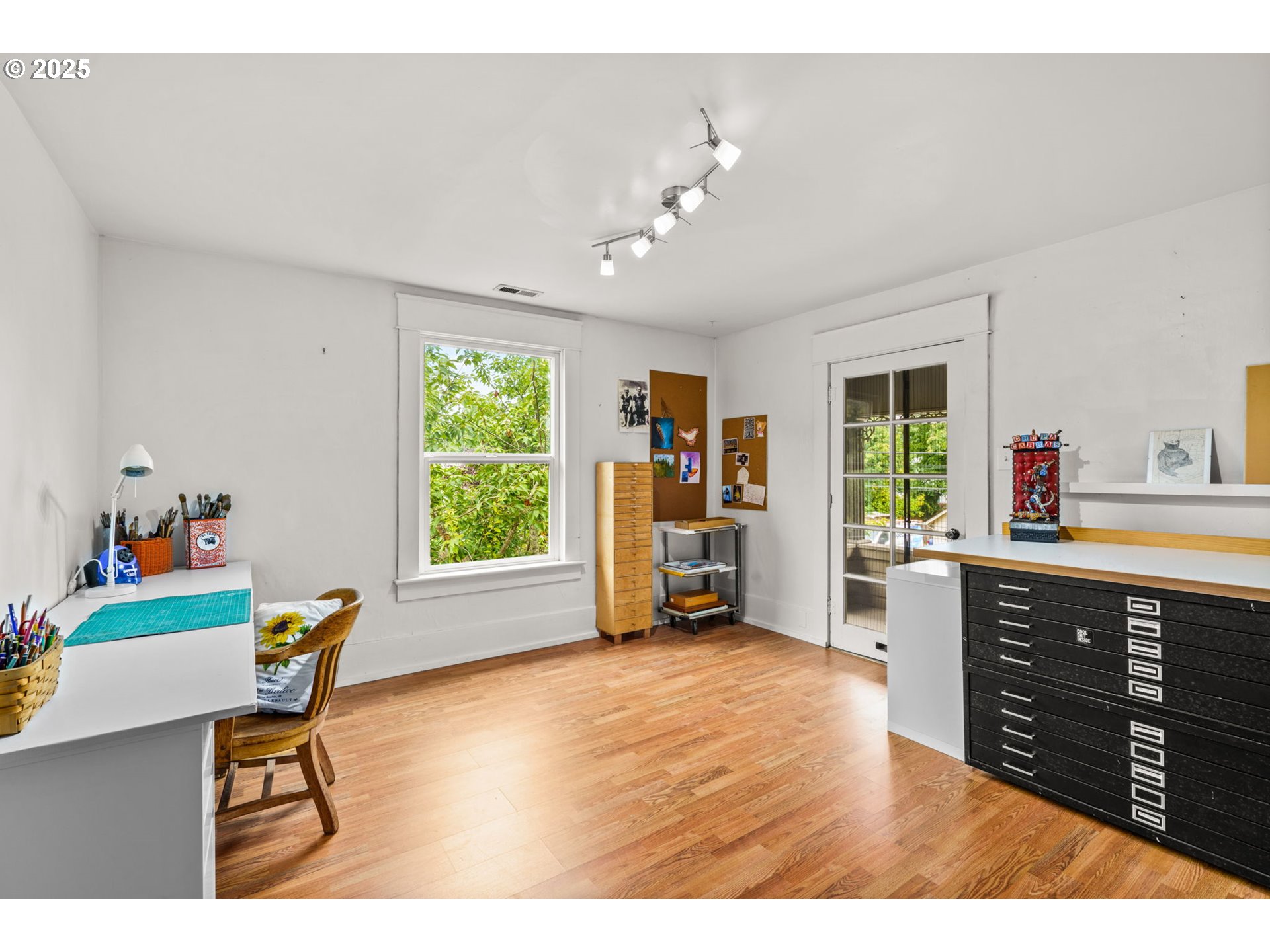 409 North 8th Street Cottage Grove, OR 97424 - Photo 31 of 48 a living room with furniture and a wooden floor