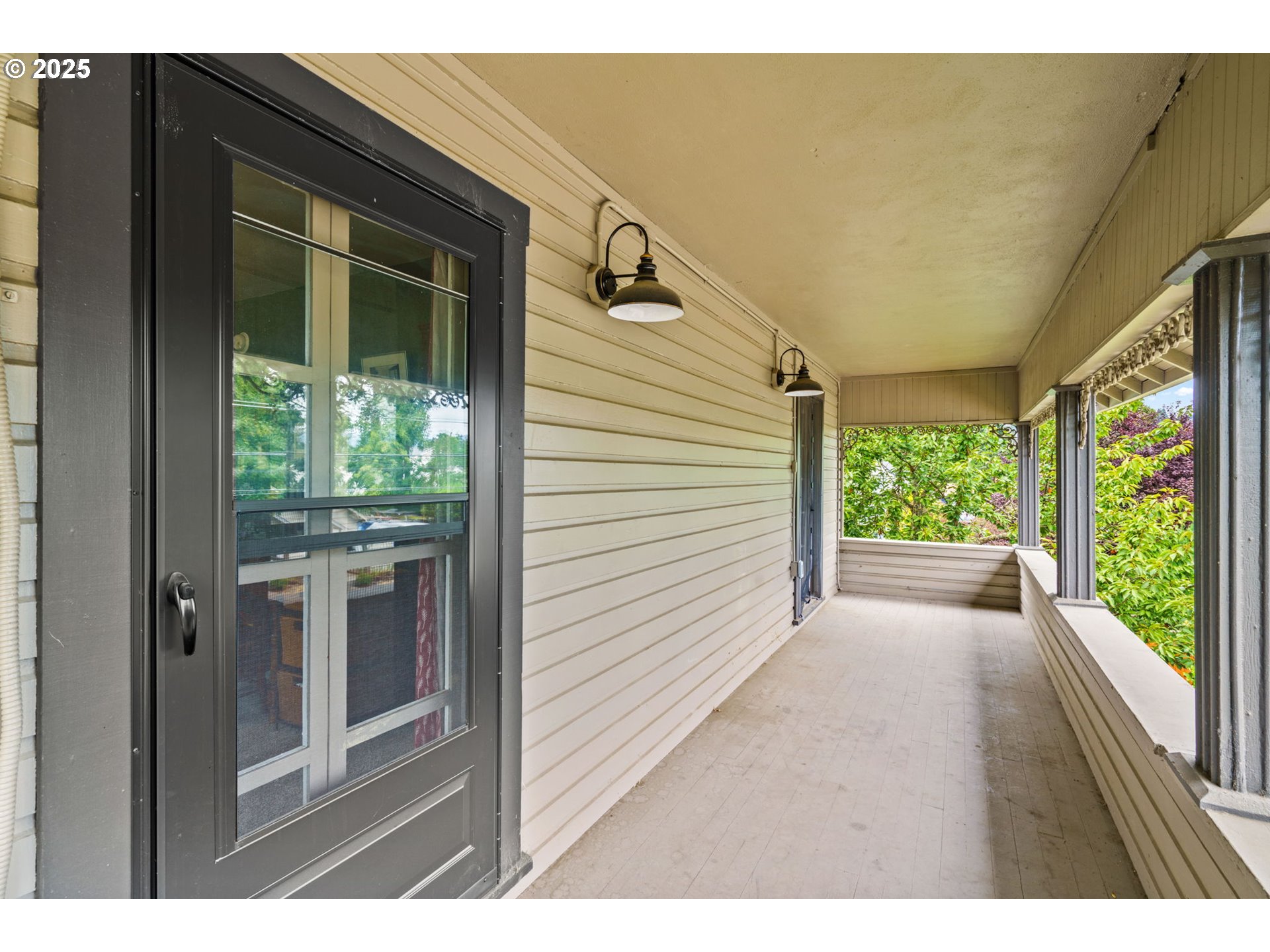 409 North 8th Street Cottage Grove, OR 97424 - Photo 33 of 48 a view of a porch
