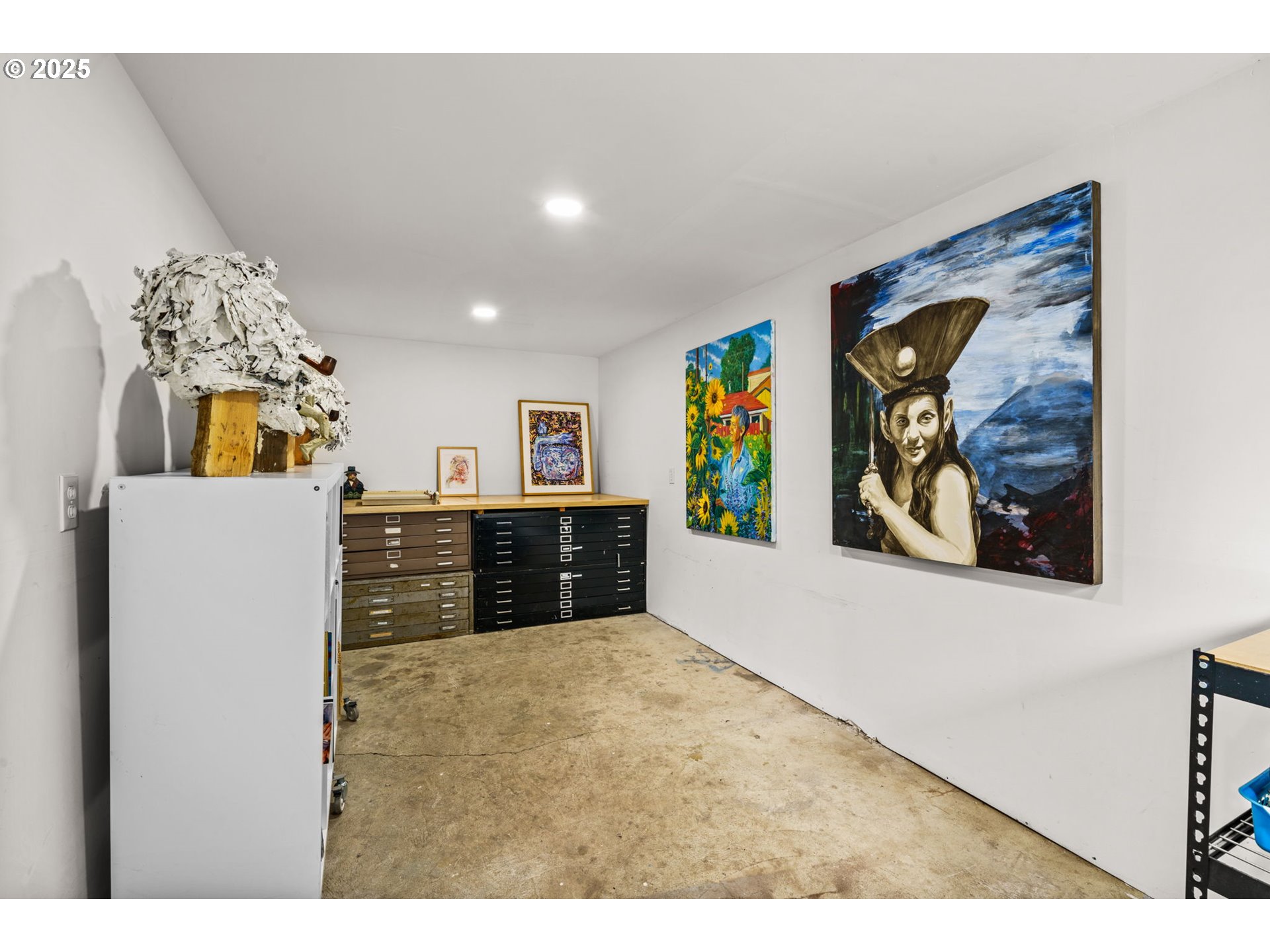 409 North 8th Street Cottage Grove, OR 97424 - Photo 37 of 48 a view of furniture and chandelier in a room