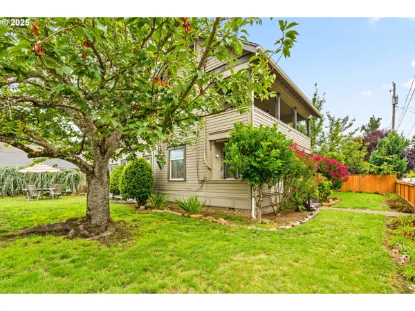 $569,000 | 409 North 8th Street, Cottage Grove, OR 97424