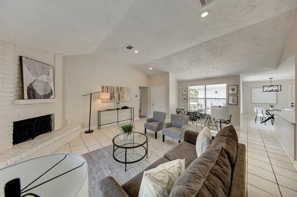 $259,900 | 7811 Encinita Drive, Houston, TX 77083