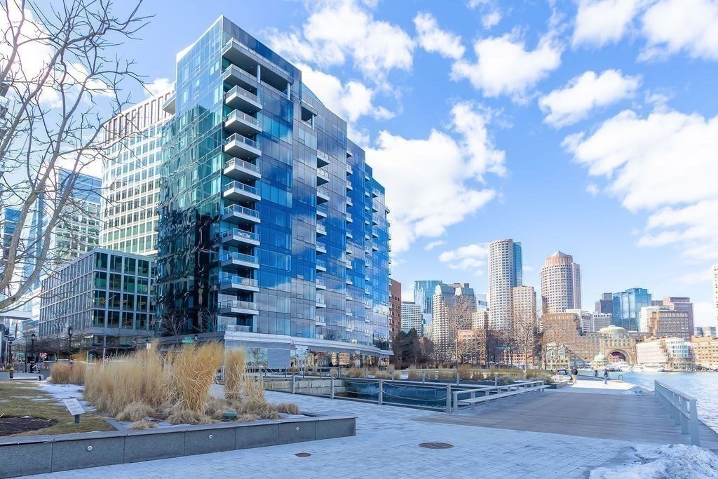 22 Liberty Drive, Unit 2F Boston, MA 02210 - Photo 21 of 28 a view of a city with tall buildings