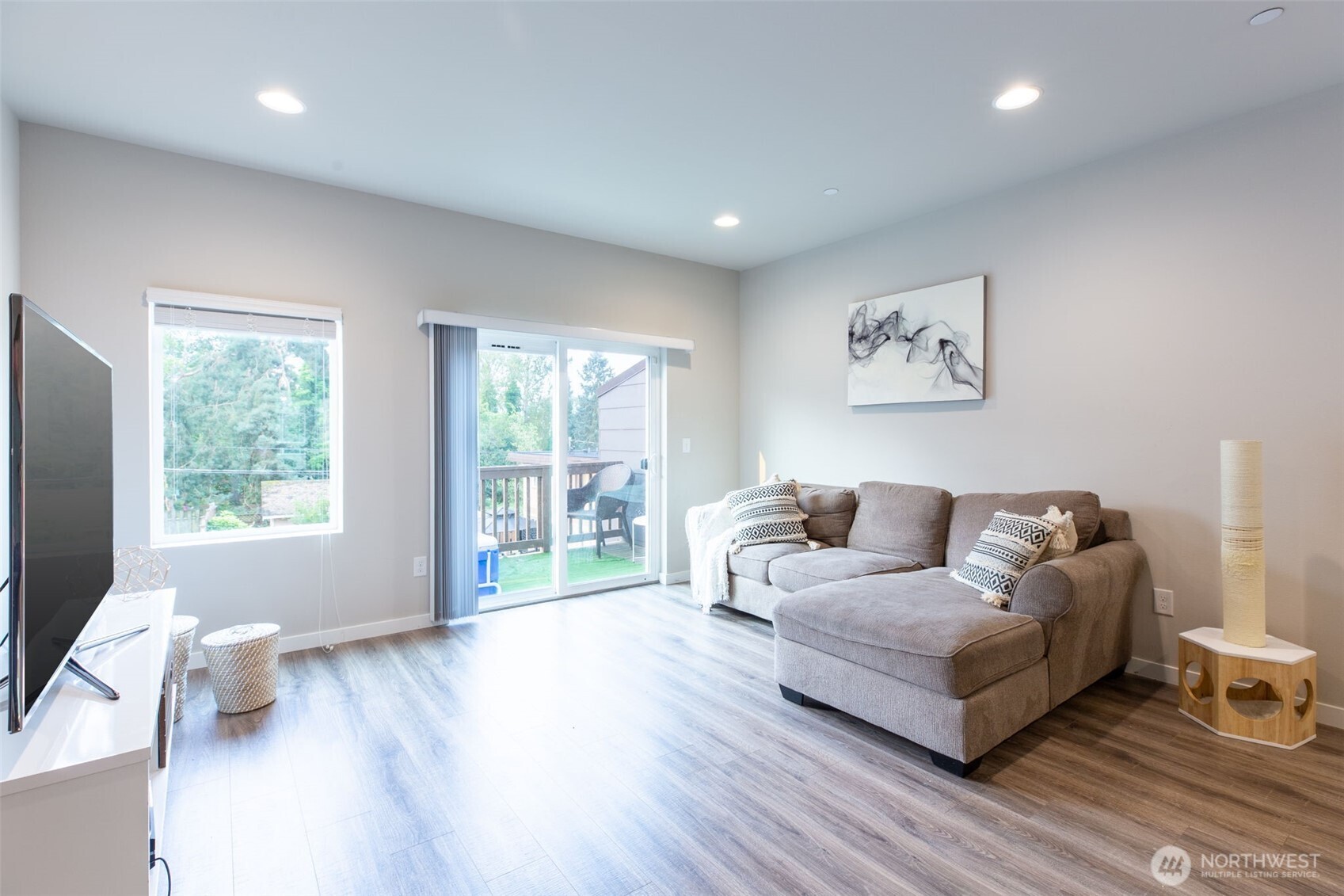 15113 40th Avenue West, Unit B2 Lynnwood, WA 98087 - Photo 19 of 36 a living room with furniture and a large window