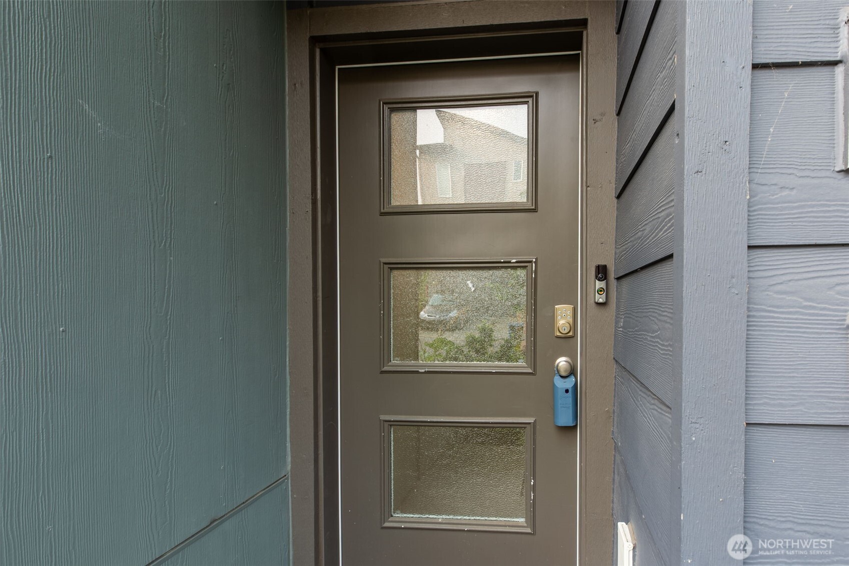 15113 40th Avenue West, Unit B2 Lynnwood, WA 98087 - Photo 4 of 36 a view of an entryway