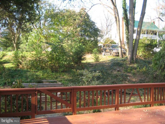 20 Kinsman View Circle Silver Spring, MD 20901 - Photo 14 of 28 Deck