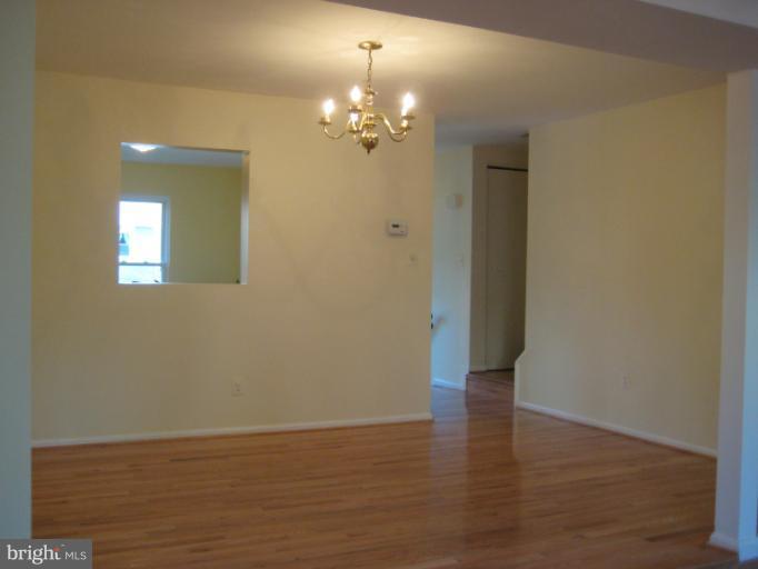 20 Kinsman View Circle Silver Spring, MD 20901 - Photo 22 of 28 Dining Room