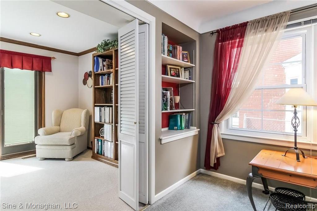 1605 Prestwick Road Grosse Pointe Woods, MI 48236 - Photo 9 of 46
