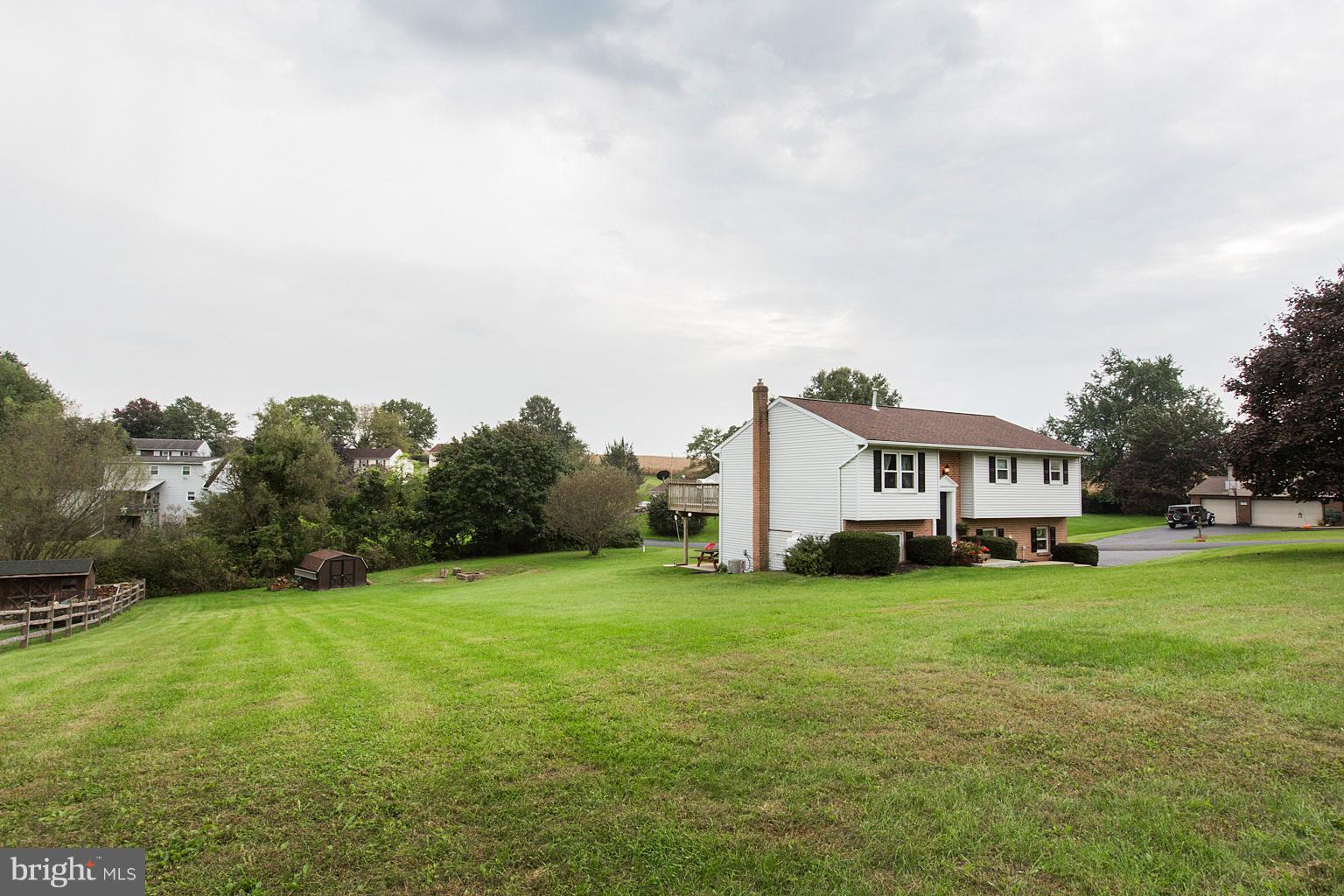 25 Wicker Drive Lititz, PA 17543 - Photo 3 of 51