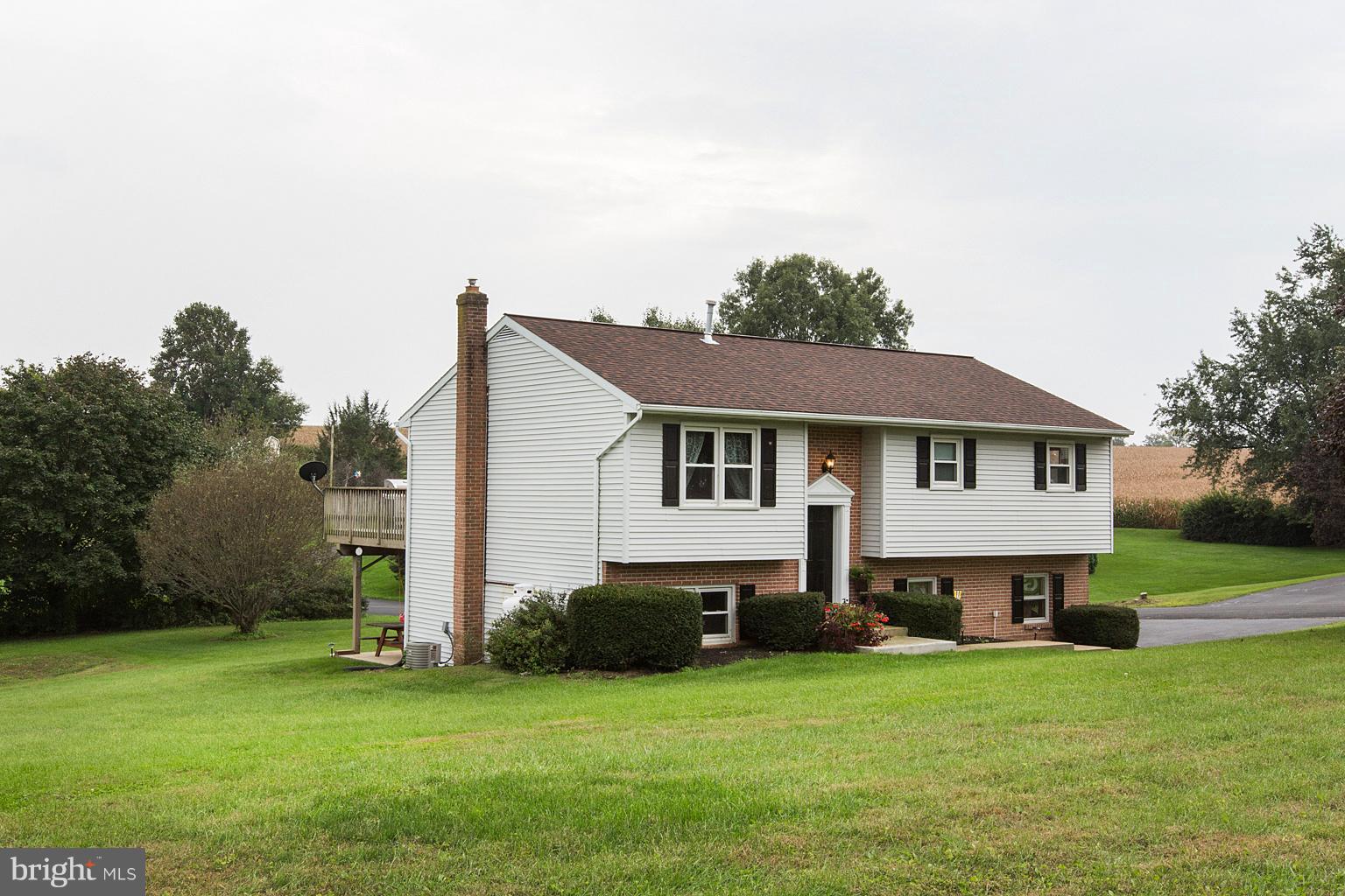 25 Wicker Drive Lititz, PA 17543 - Photo 4 of 51