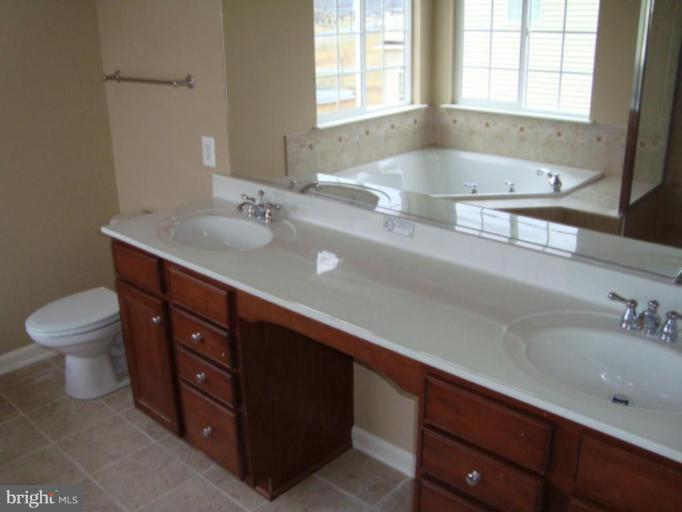 2809 Ridgetop Court Winchester, VA 22601 - Photo 15 of 20 Master Bath