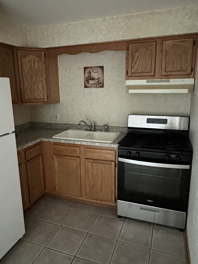 8739 South Roberts Road, Unit 2 Hickory Hills, IL 60457 - Photo 2 of 14