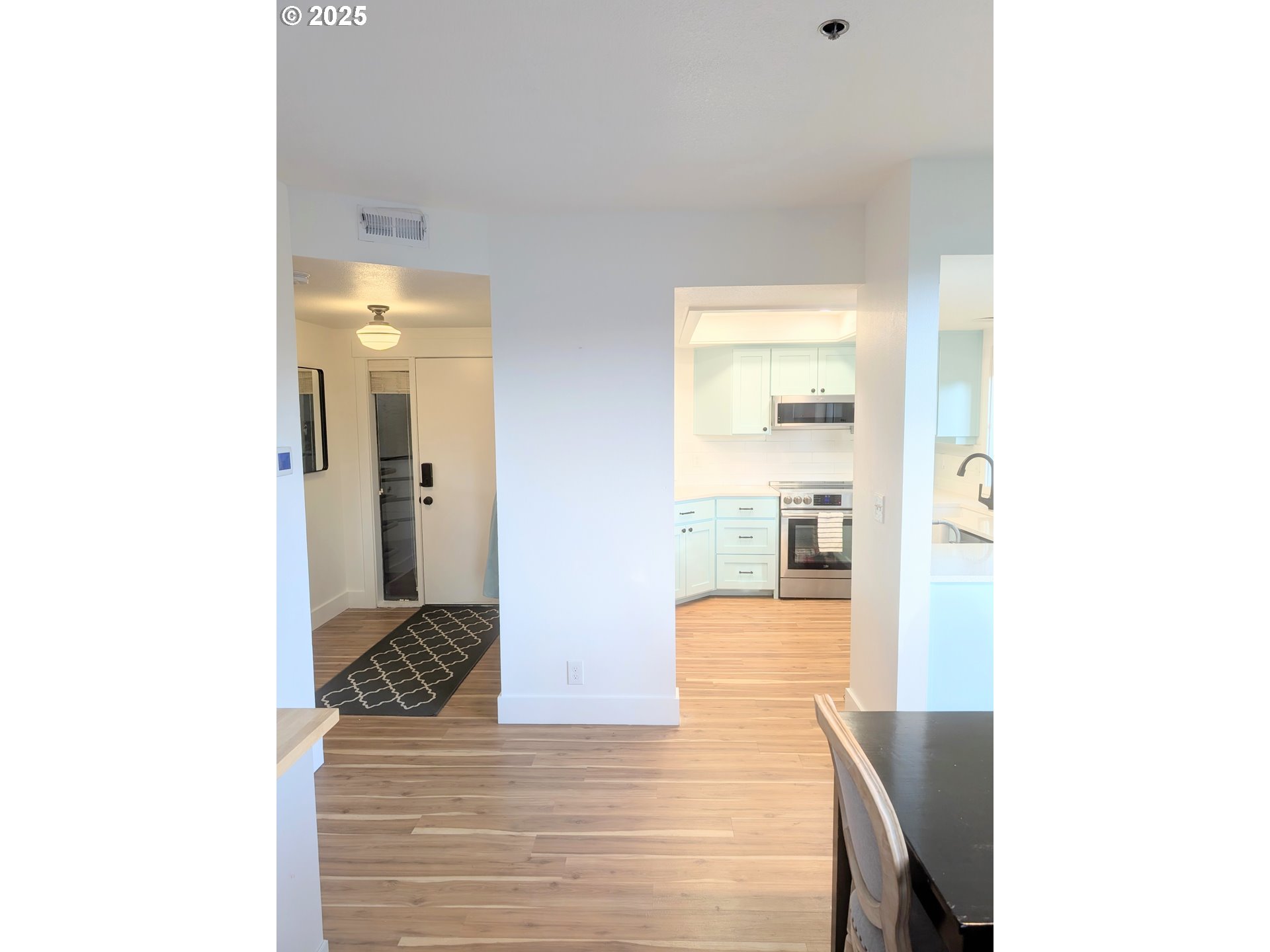 620 Wimbledon Court Eugene, OR 97401 - Photo 12 of 35 Dining Area
