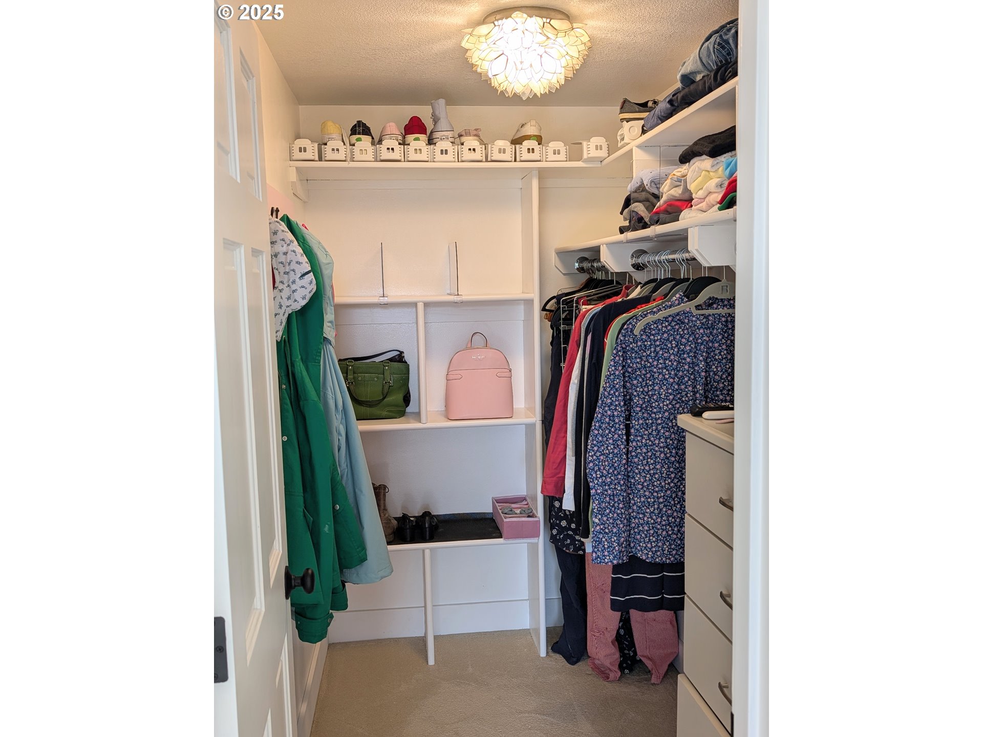 620 Wimbledon Court Eugene, OR 97401 - Photo 16 of 35 Primary Bedroom