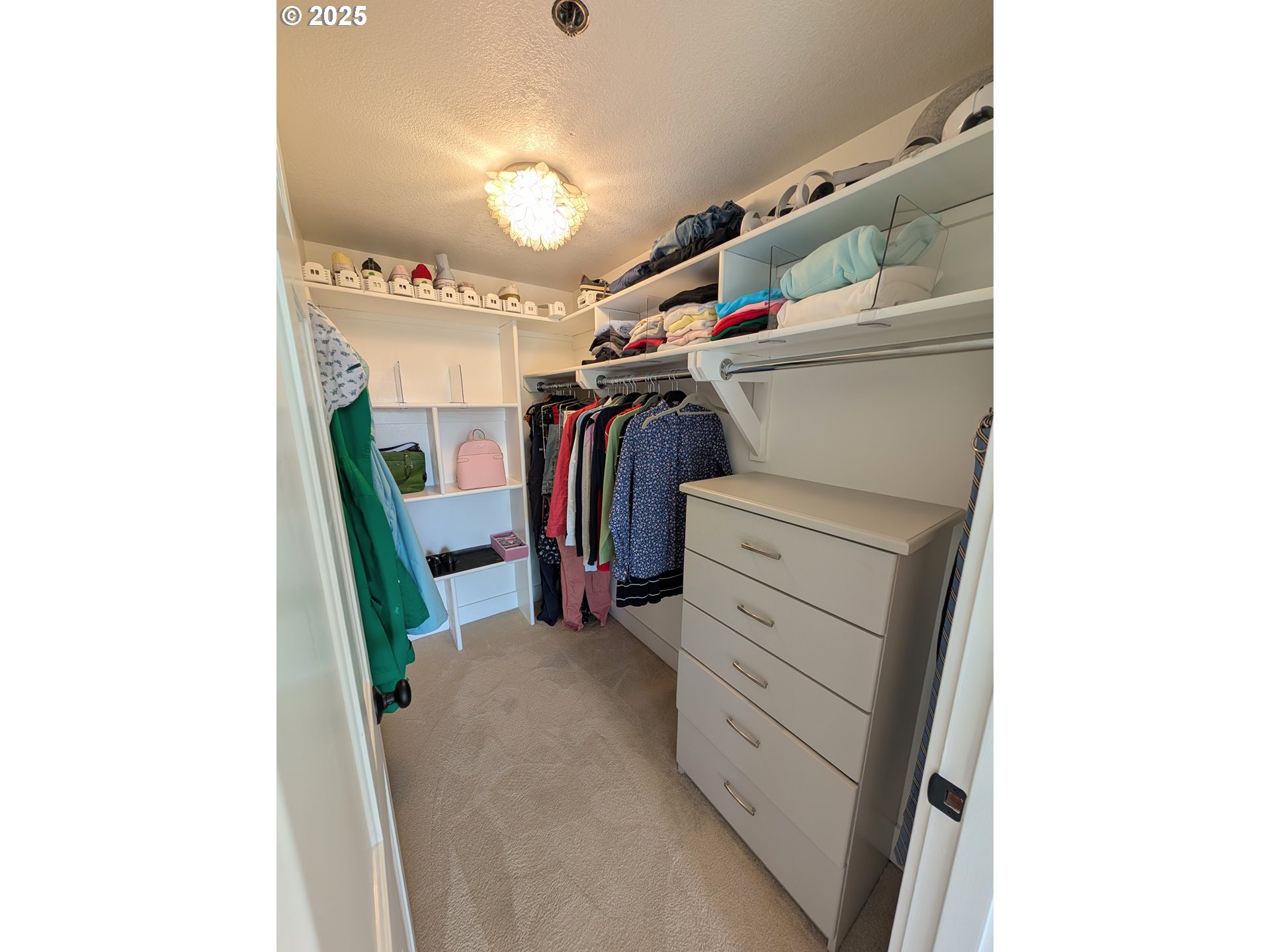 620 Wimbledon Court Eugene, OR 97401 - Photo 17 of 35 Primary Bedroom