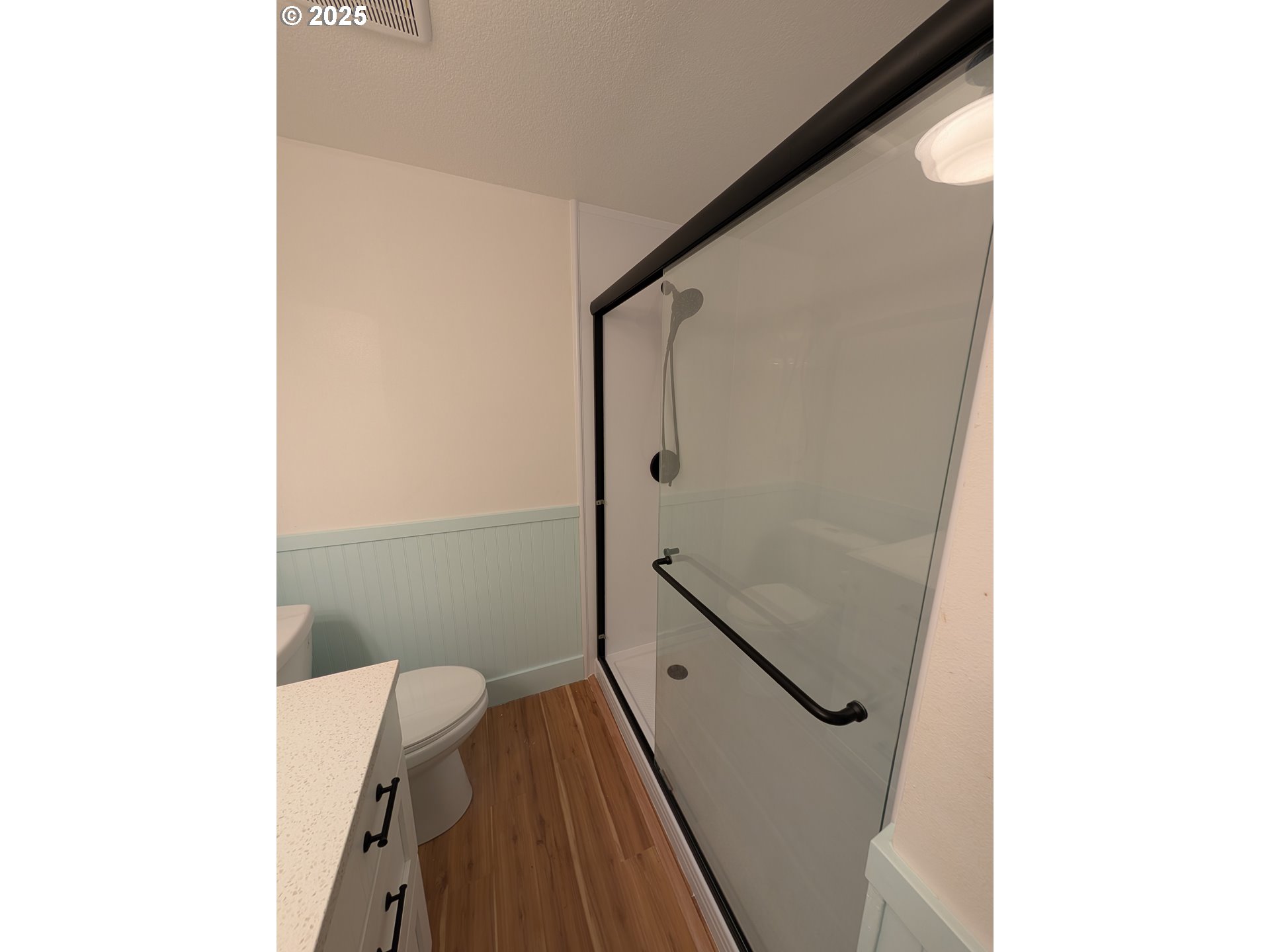 620 Wimbledon Court Eugene, OR 97401 - Photo 18 of 35 Primary Bedroom