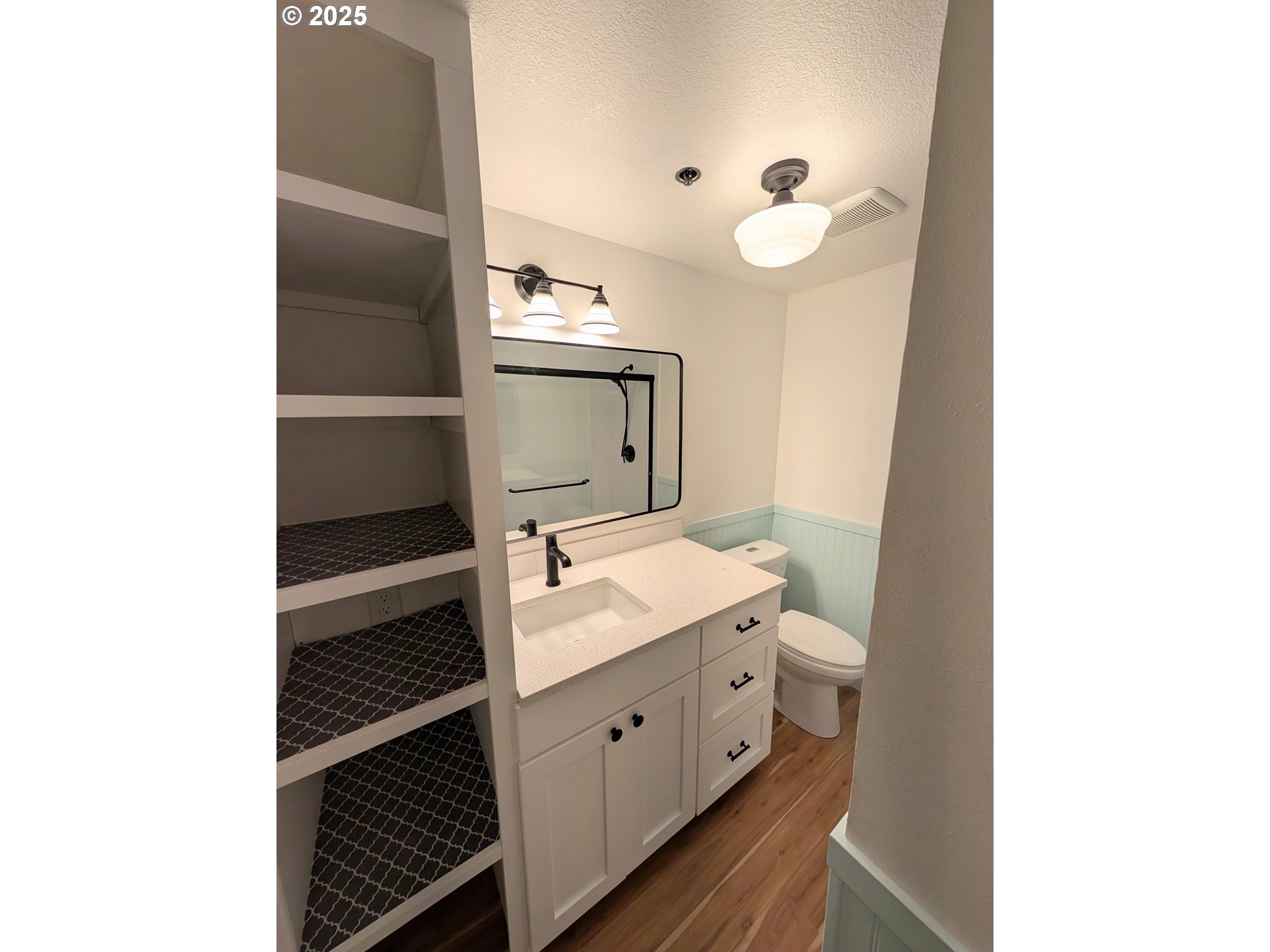 620 Wimbledon Court Eugene, OR 97401 - Photo 19 of 35 Primary Bedroom