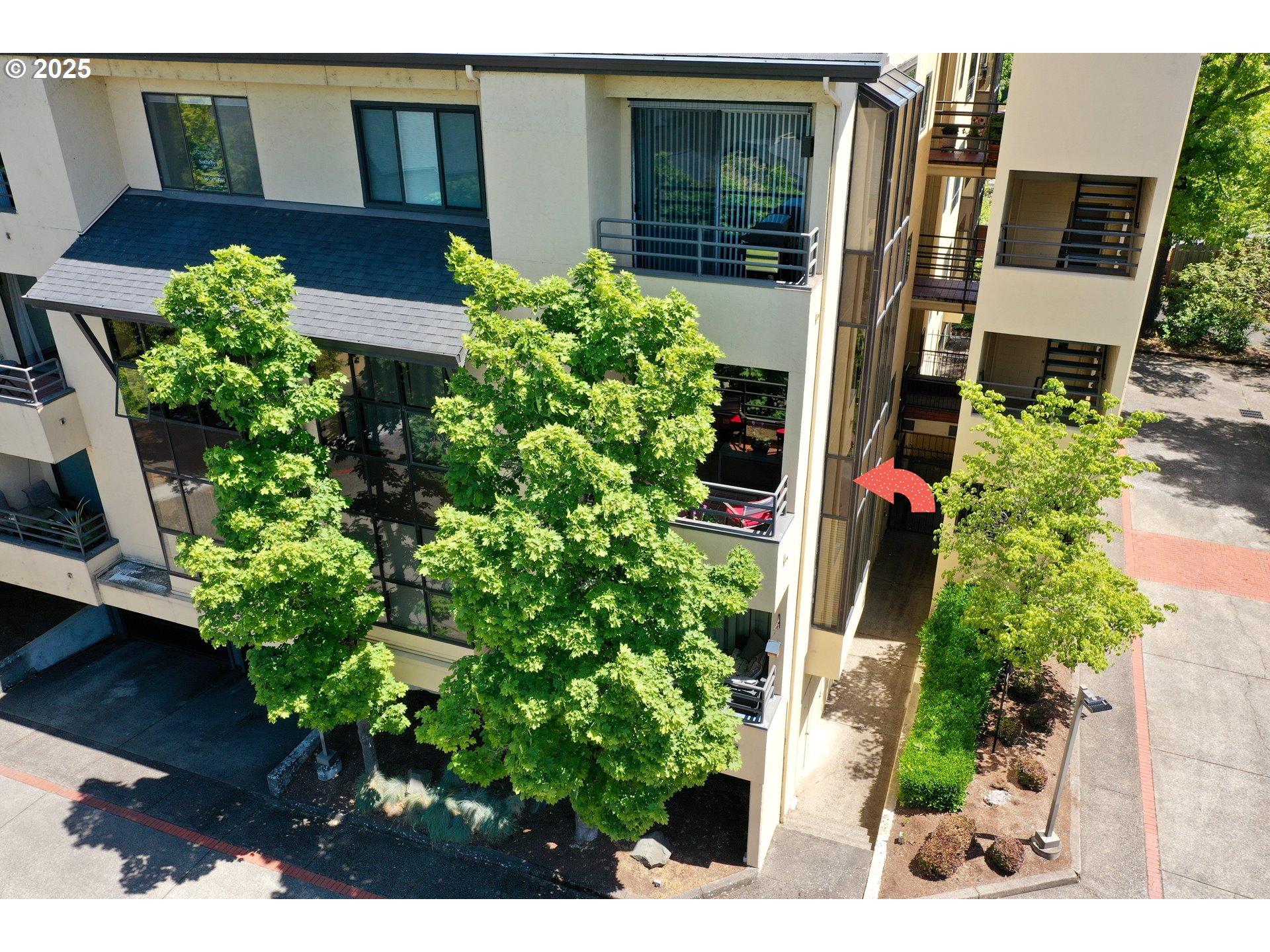 620 Wimbledon Court Eugene, OR 97401 - Photo 2 of 35