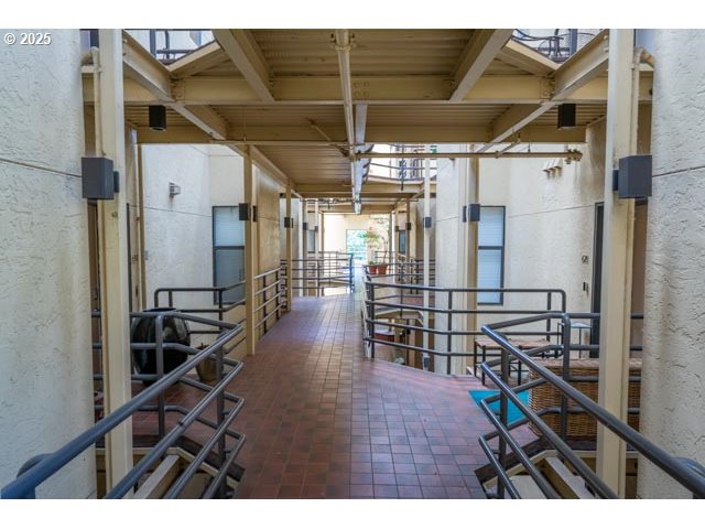 620 Wimbledon Court Eugene, OR 97401 - Photo 27 of 35 Entrance/Foyer