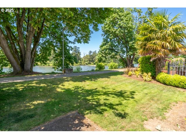 620 Wimbledon Court Eugene, OR 97401 - Photo 30 of 35 Hallway