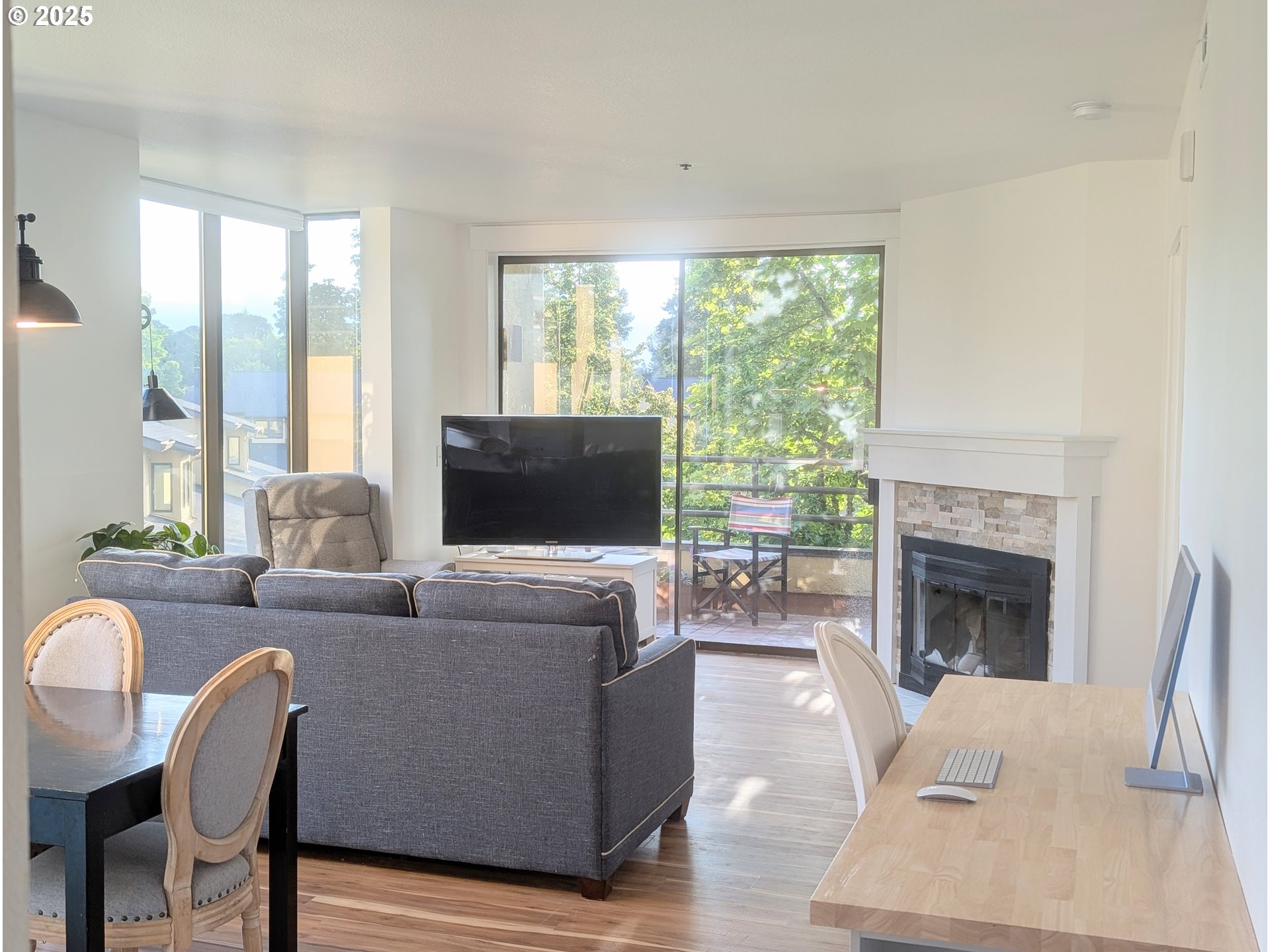 620 Wimbledon Court Eugene, OR 97401 - Photo 7 of 35 Living Room
