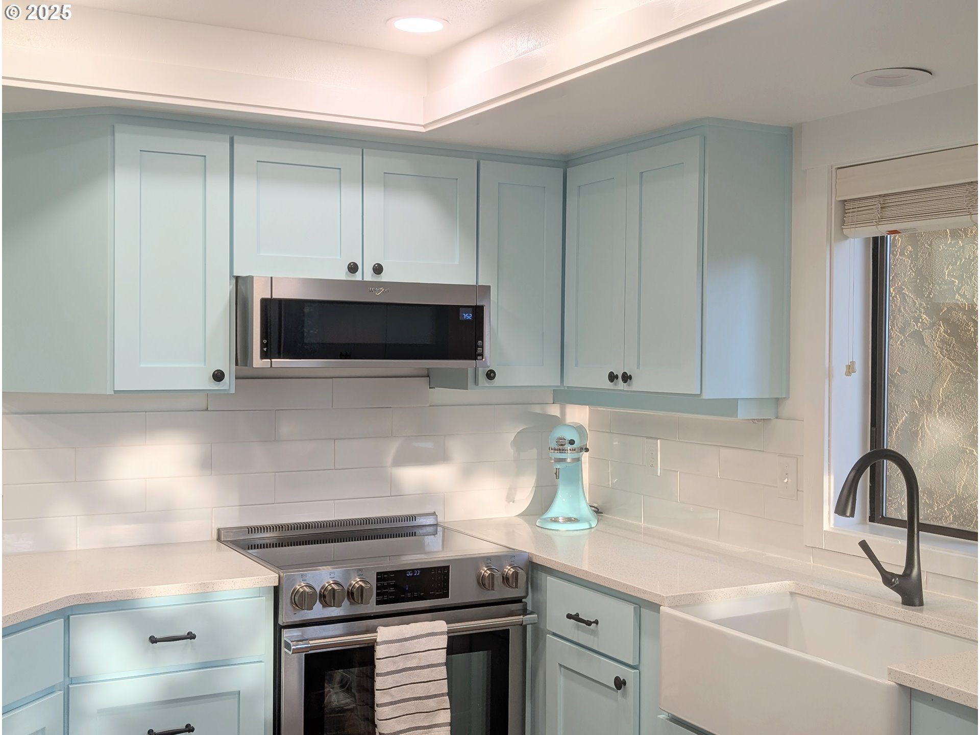 620 Wimbledon Court Eugene, OR 97401 - Photo 10 of 35 Kitchen