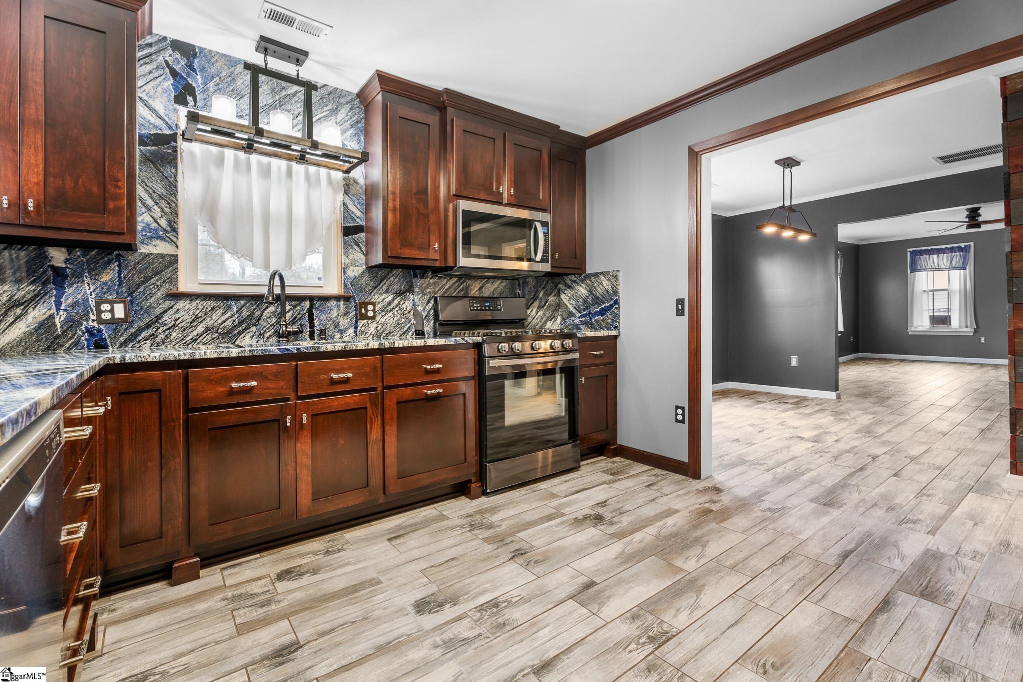 1316 Jameson Road Easley, SC 29640 - Photo 4 of 28