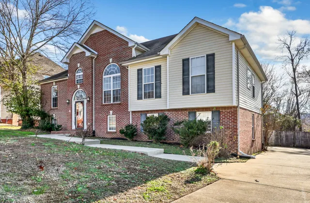 $2,400 | 514 Winding Bluff Way, Clarksville, TN 37040