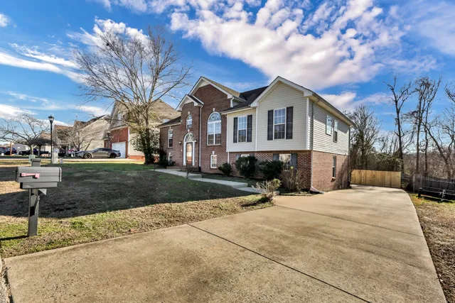 $2,400 | 514 Winding Bluff Way, Clarksville, TN 37040