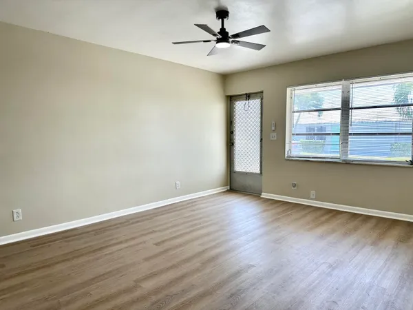 $119,500 | 728 Ridge Road, Unit 31, Lantana, FL 33462