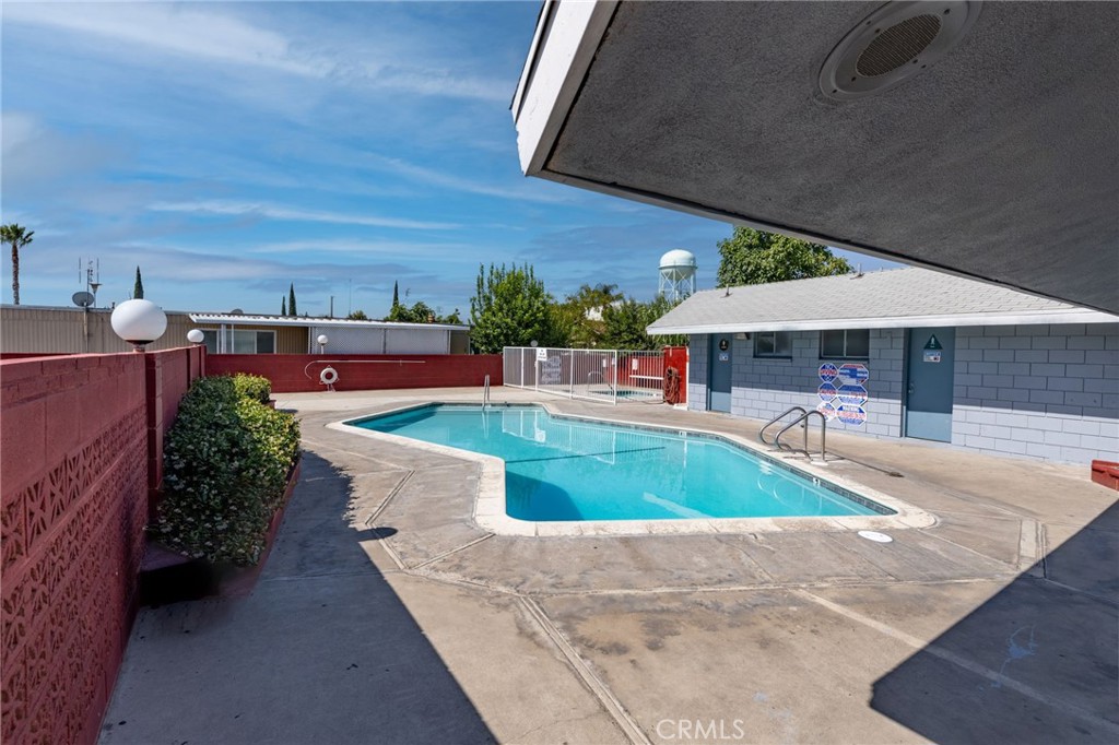 2250 West Mill Street, Unit 19 Colton, CA 92324 - Photo 26 of 27 an outdoor view with sitting space