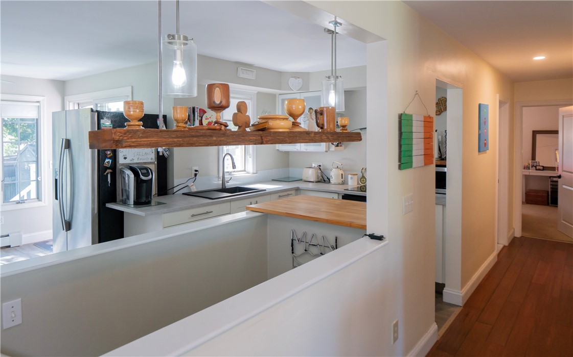 83 Bliss Road Newport, RI 02840 - Photo 11 of 50
