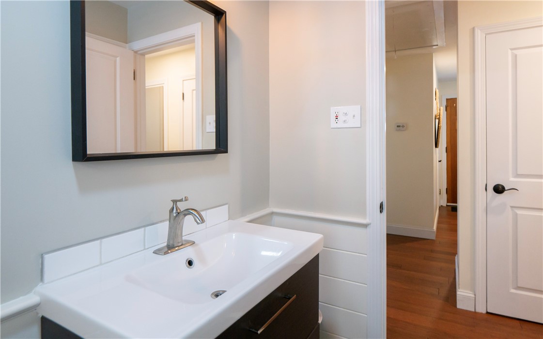 83 Bliss Road Newport, RI 02840 - Photo 21 of 50