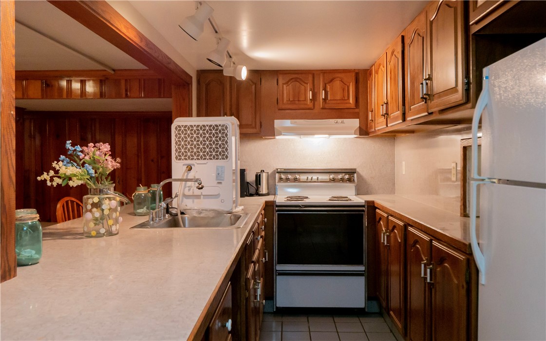 83 Bliss Road Newport, RI 02840 - Photo 32 of 50