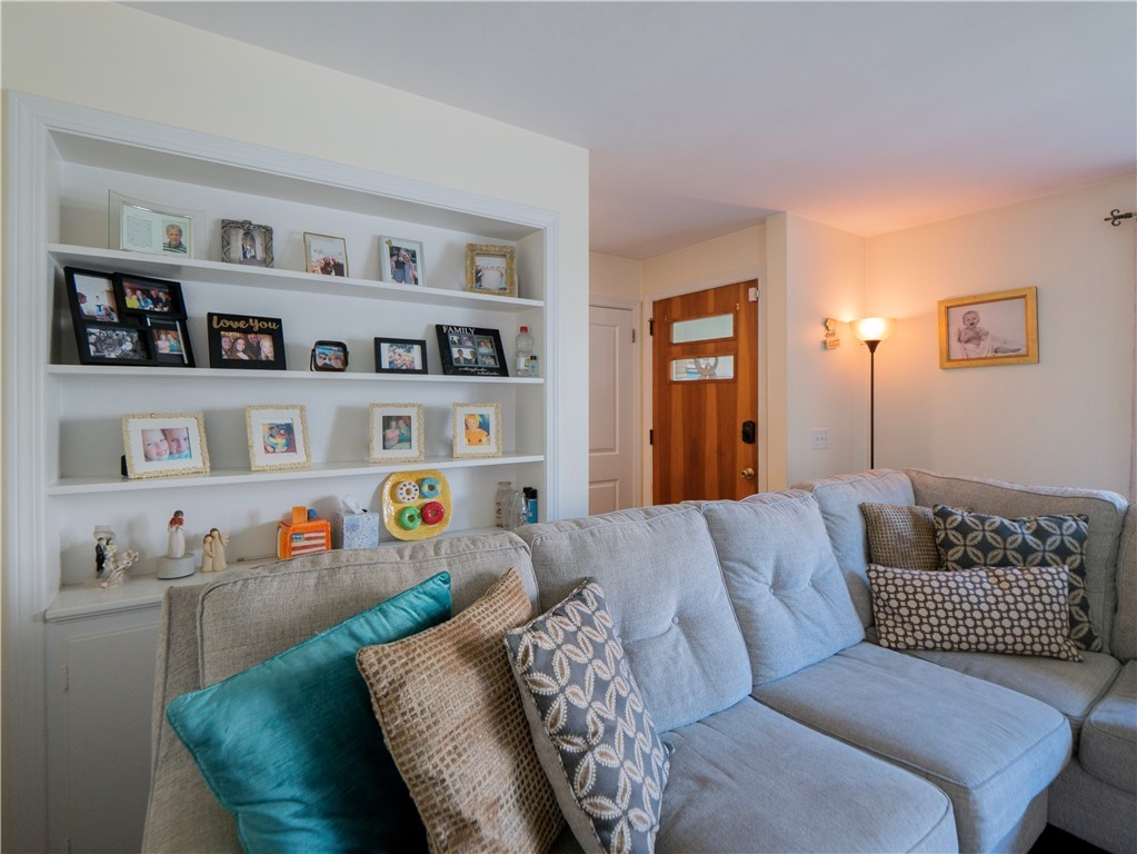 83 Bliss Road Newport, RI 02840 - Photo 4 of 50