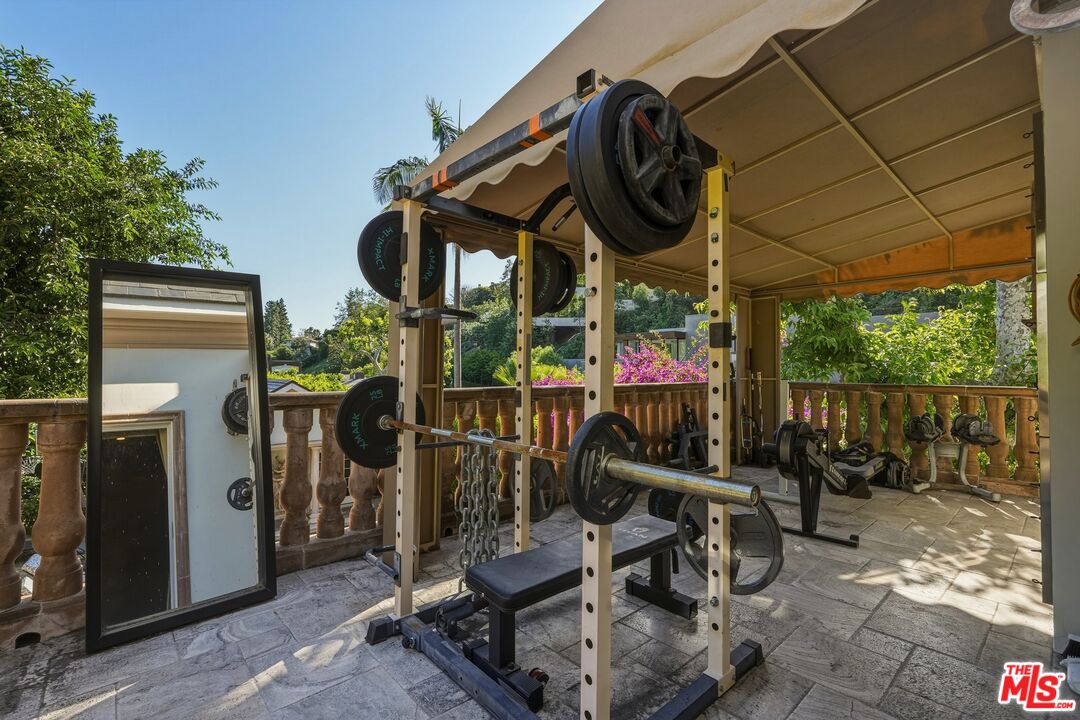 900 Chantilly Road Los Angeles, CA 90077 - Photo 24 of 46