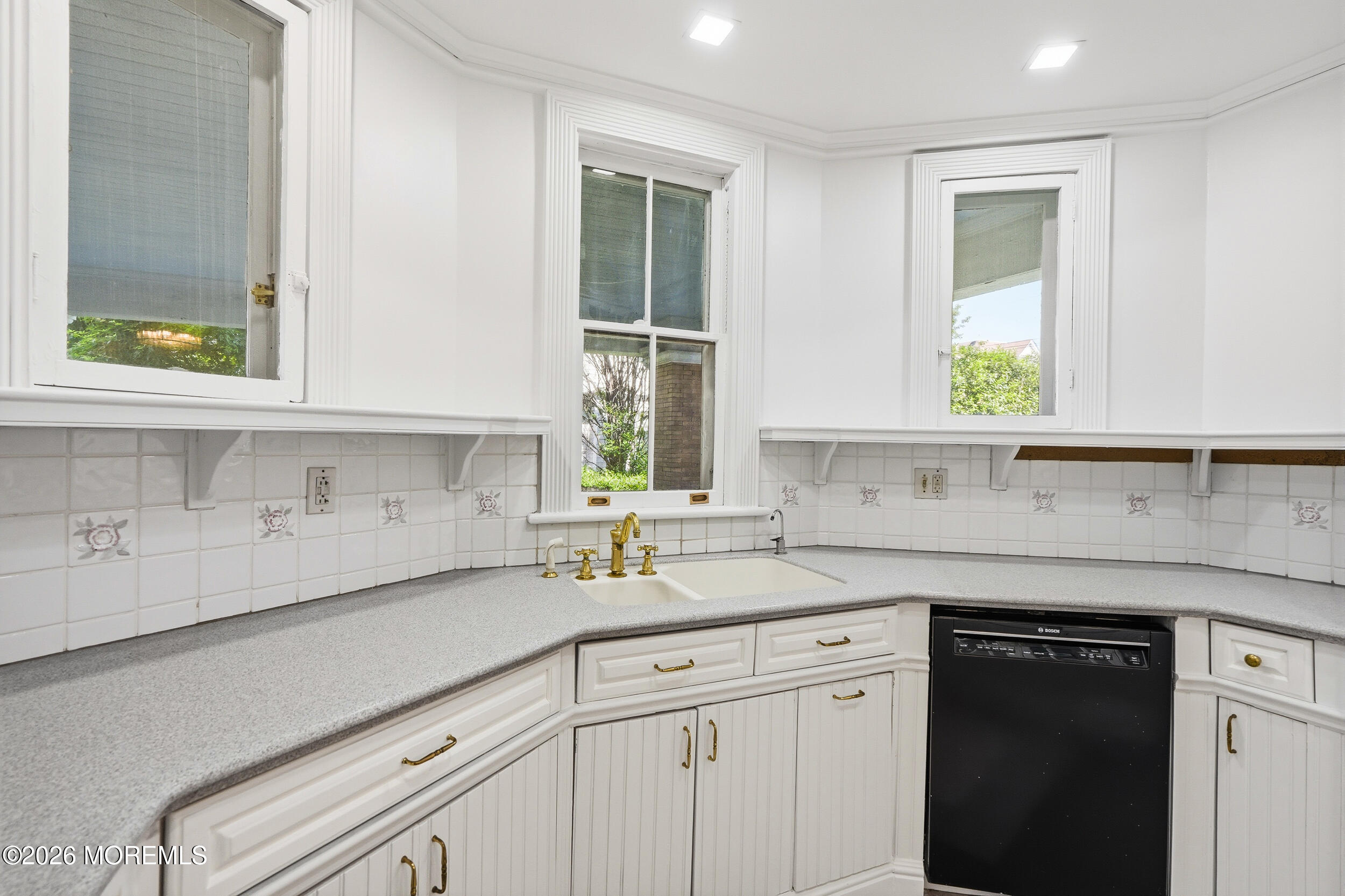 211 Cedar Avenue Allenhurst, NJ 07711 - Photo 14 of 44 068