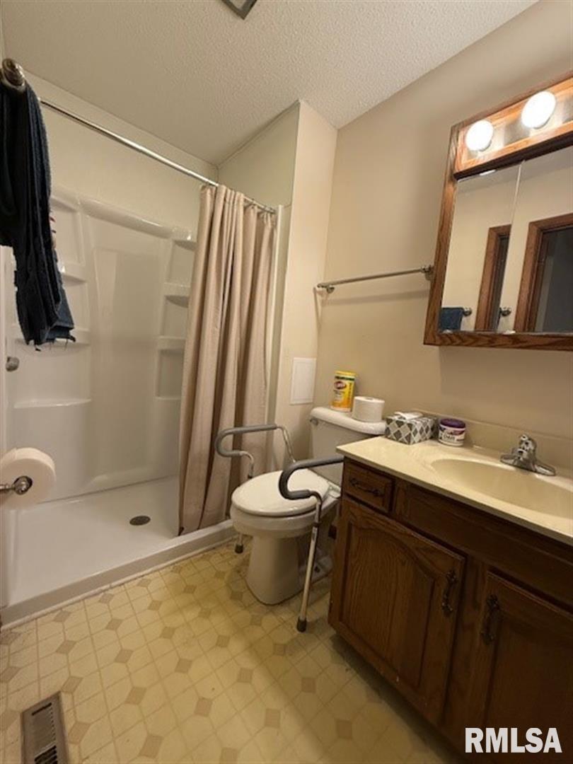 2103 Maple Avenue Macomb, IL 61455 - Photo 12 of 17