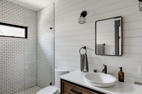 $1,070,000 | 1910 Holly Street, Austin, TX 78702