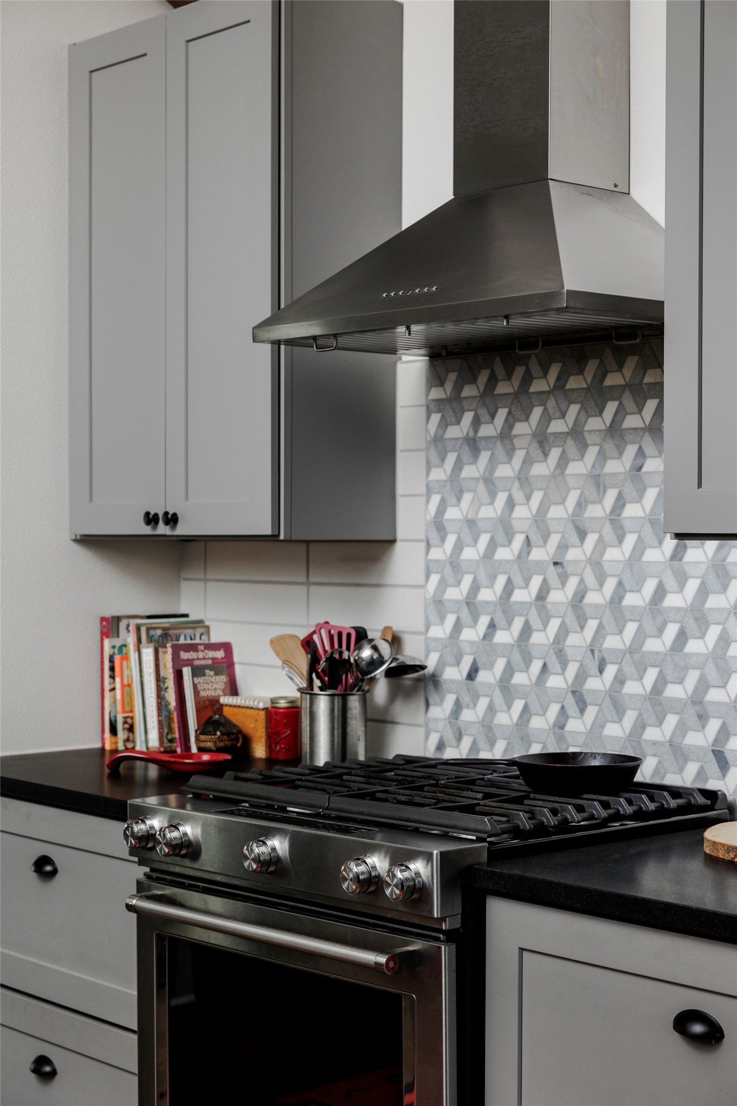 1910 Holly Street Austin, TX 78702 - Photo 7 of 28