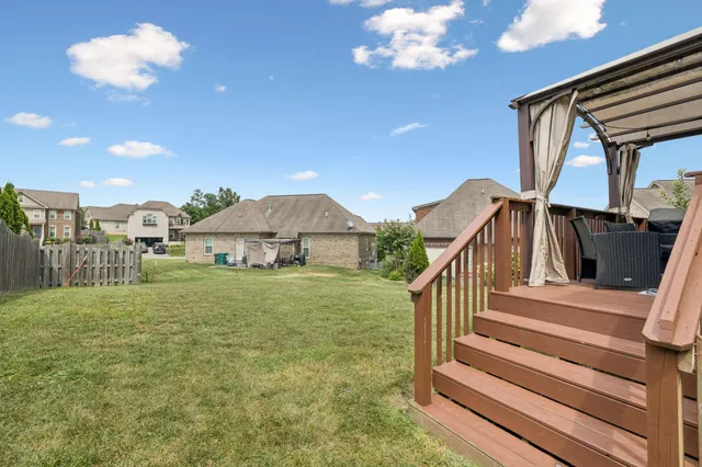a view of a house with a backyard